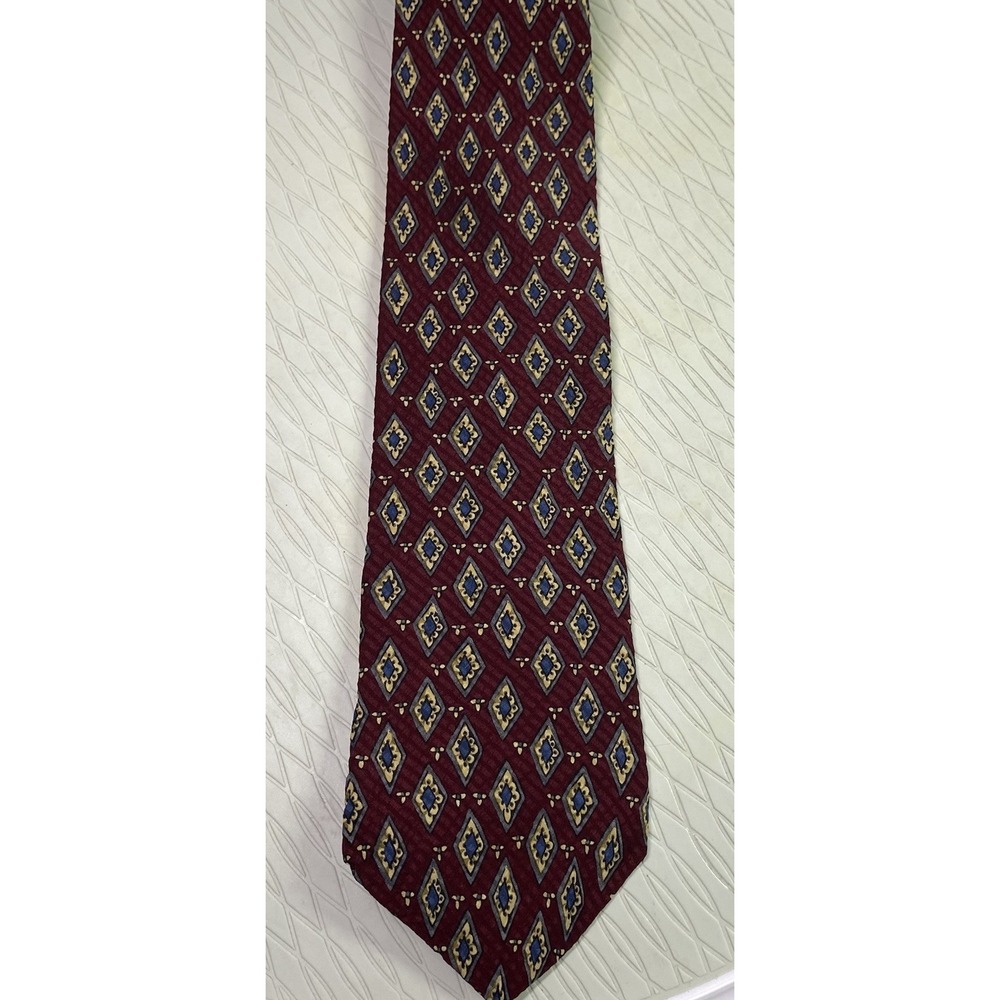 KENNETH COLE MENS TIE RED W/BEIGE & BLUE 100%‎ Silk 58"